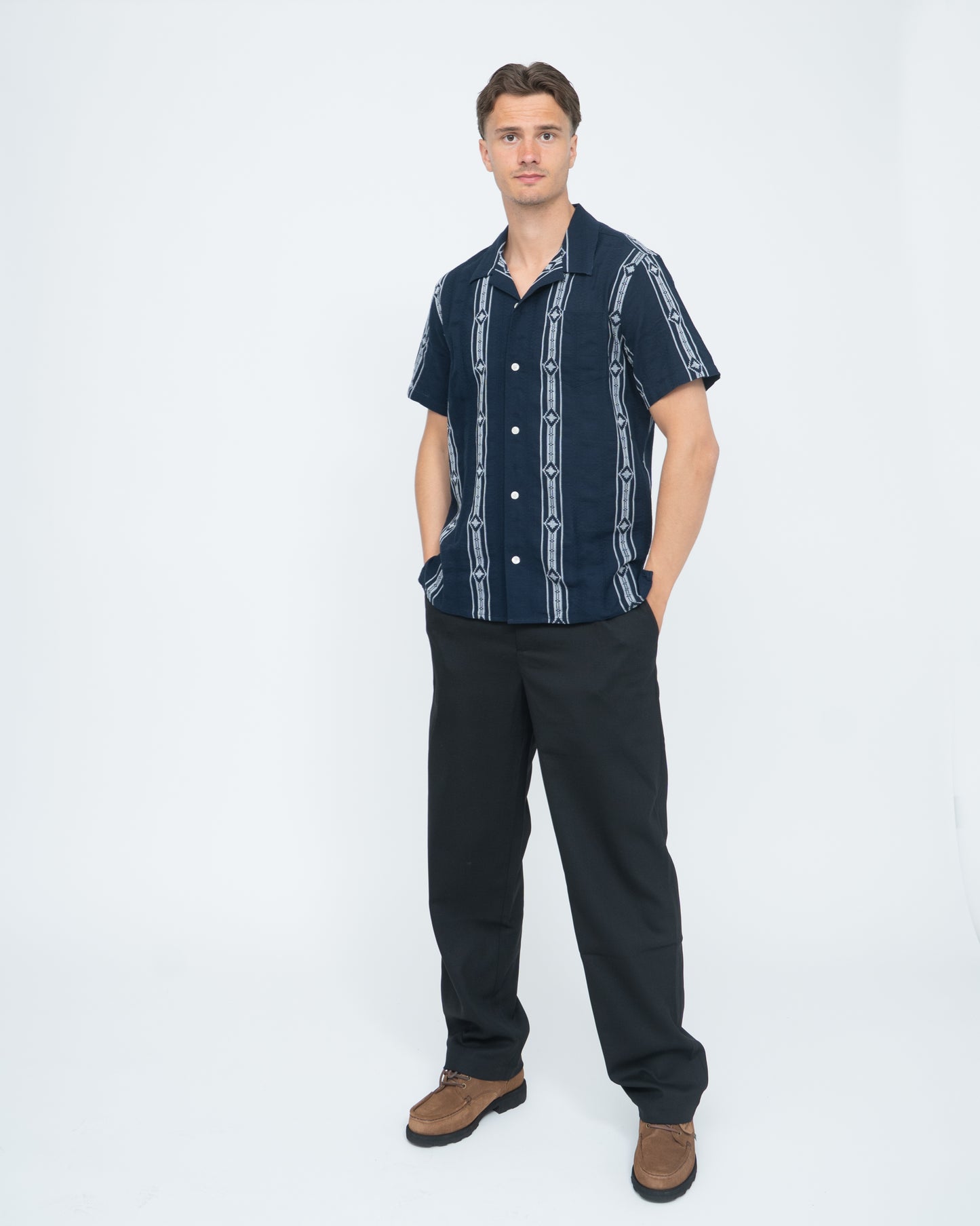 Cave 3573 Navy & White