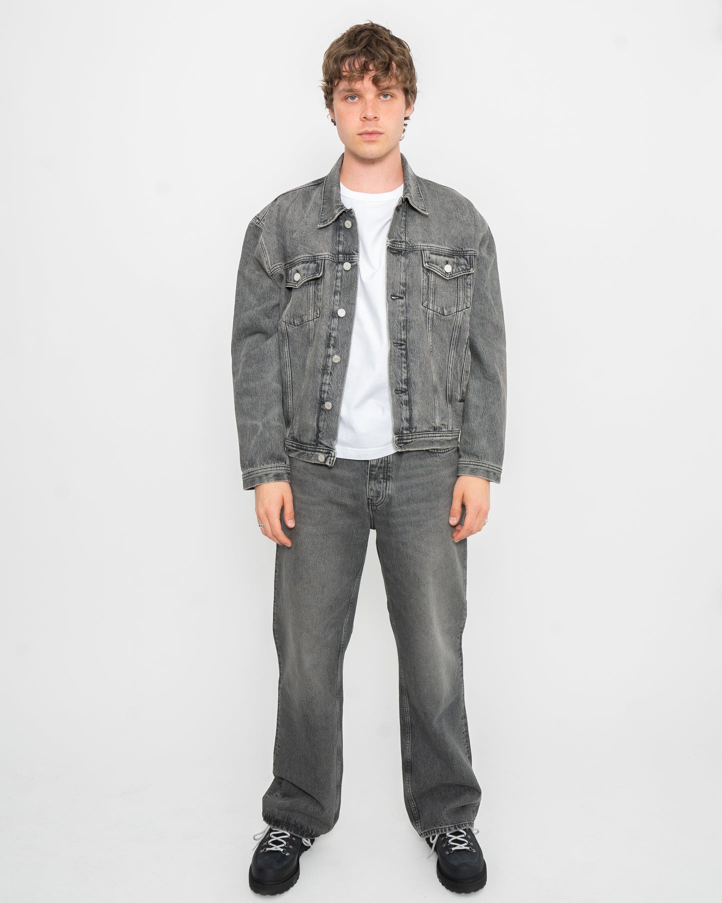 Genoa 32 Tintet Grey