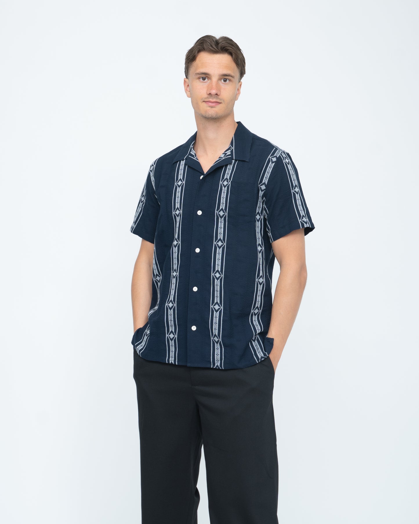 Cave 3573 Navy & White